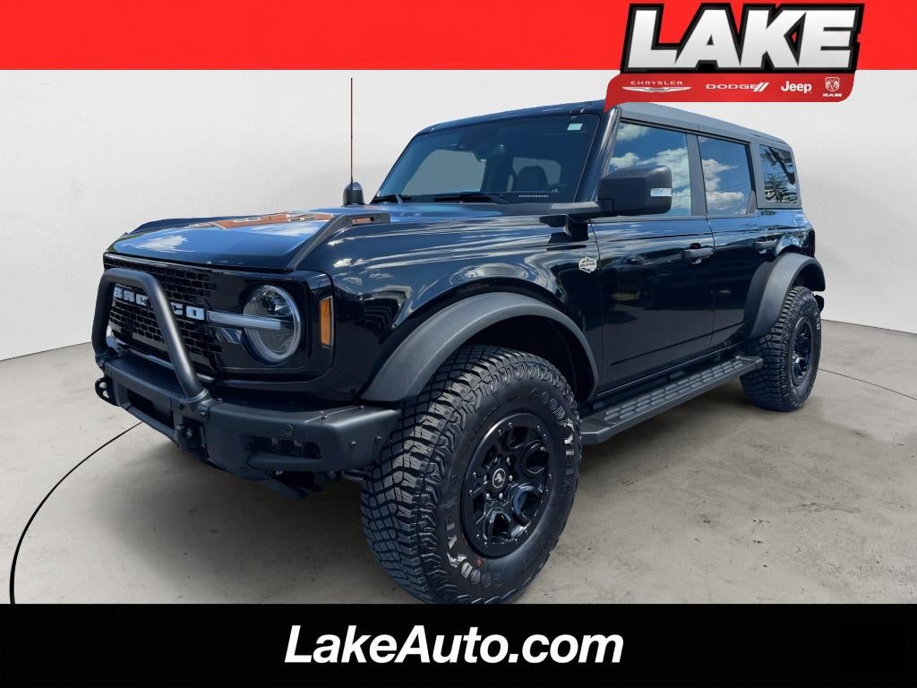 2024 Ford Bronco Wildtrak in Shadow Black — front three-quarter view