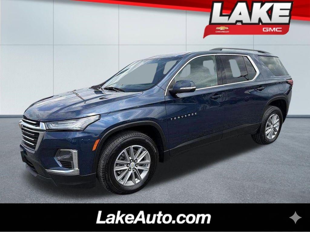 2022 Chevrolet Traverse LT Cloth in Northsky Blue Metallic — front three-quarter view