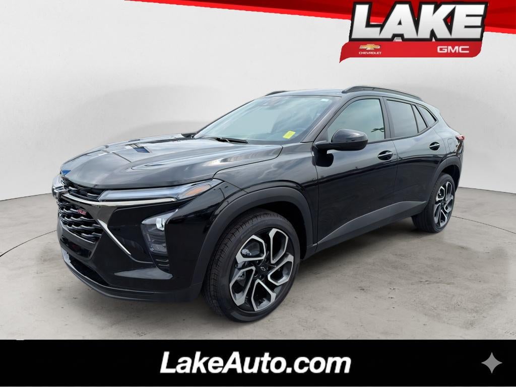 2026 Chevrolet Trax 2RS in Mosaic Black Metallic — front three-quarter view