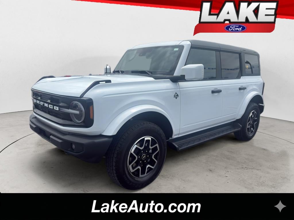 2026 Ford Bronco Outer Banks in Oxford White — front three-quarter view